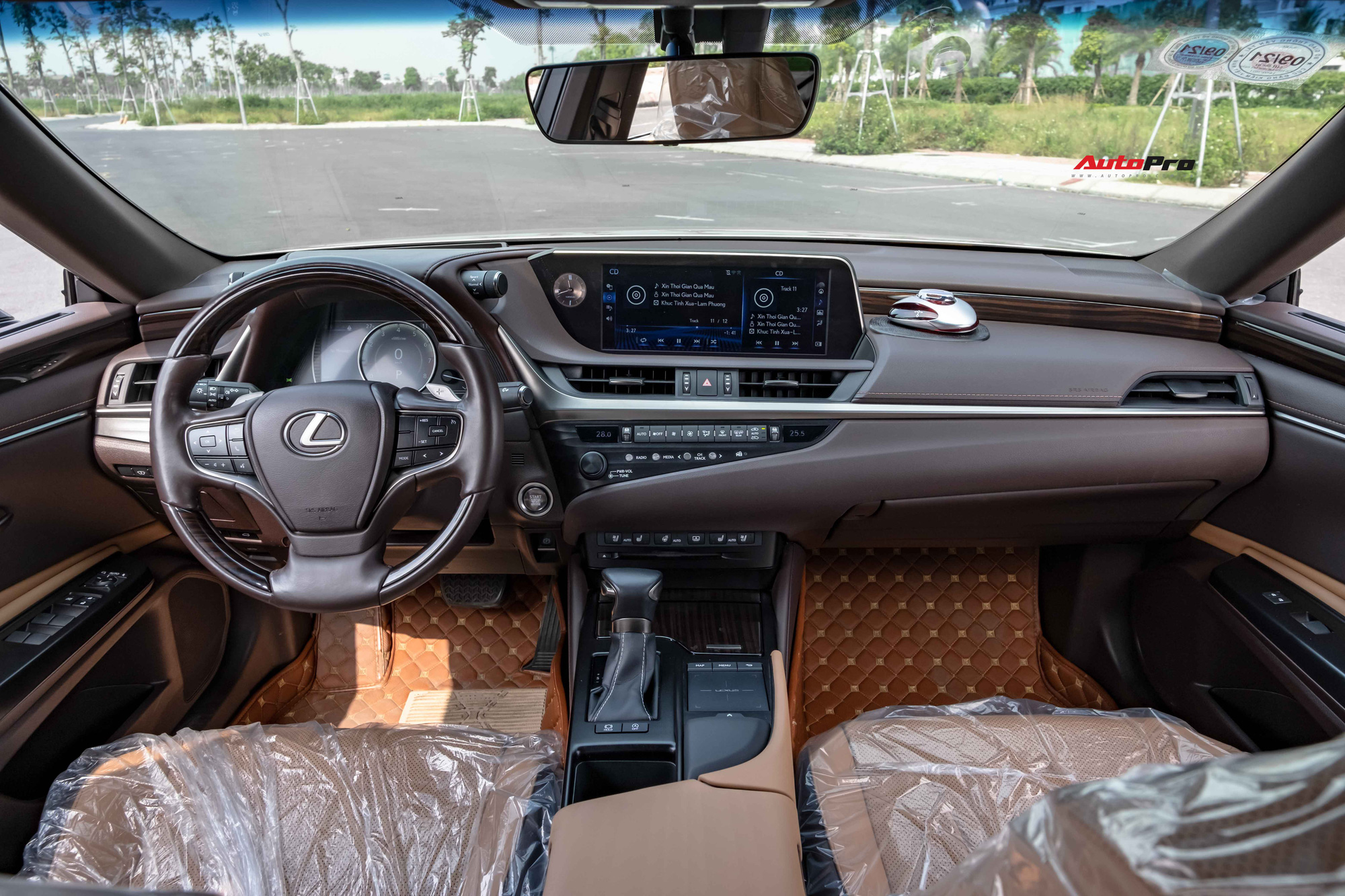 Lexus ES 250 2020 vừa ra mắt, bản cũ chạy 20.000km bán lại chỉ thấp hơn 200 triệu đồng - Ảnh 3.