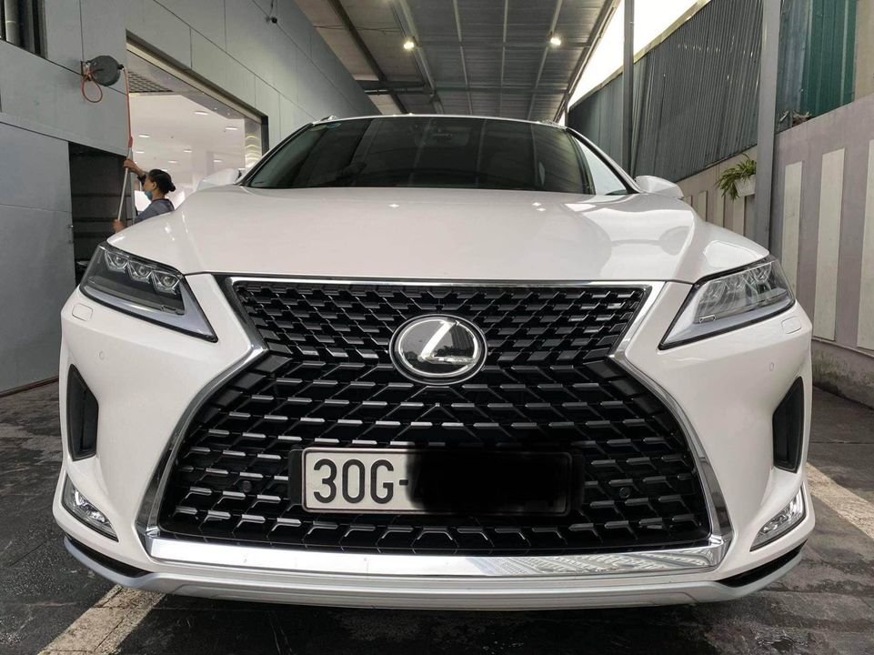 Chưa đi được 2.000km, chủ nhân Lexus RX 300 2020 đã bán xe với giá 3 tỷ đồng  - Ảnh 1.