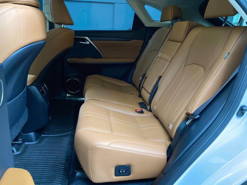 Chưa đi được 2.000km, chủ nhân Lexus RX 300 2020 đã bán xe với giá 3 tỷ đồng  - Ảnh 4.