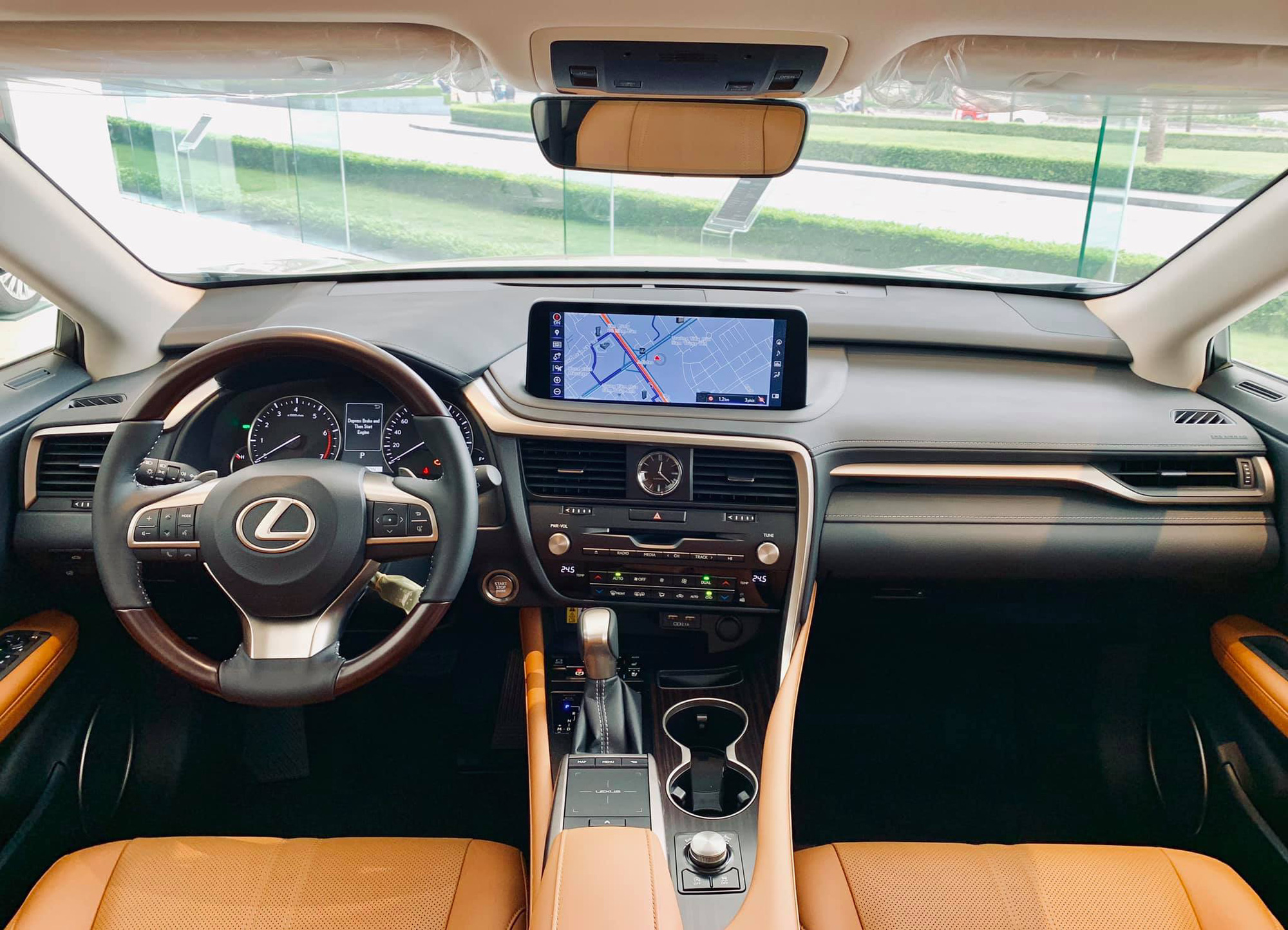 Chưa đi được 2.000km, chủ nhân Lexus RX 300 2020 đã bán xe với giá 3 tỷ đồng  - Ảnh 3.