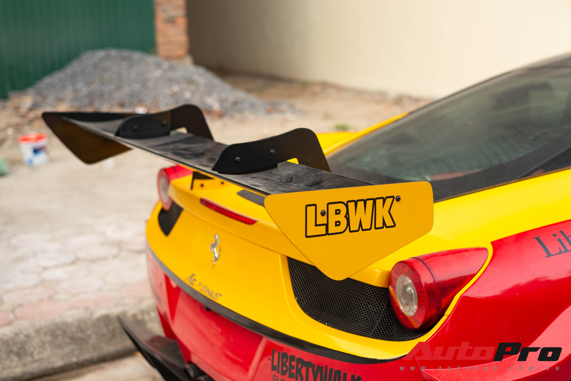 Bắt gặp Ferrari 458 Italia độ Liberty Walk LB-Silhouette Works GT độc nhất Việt Nam, được đồn đoán nằm chung garage với loạt siêu xe khủng - Ảnh 6.