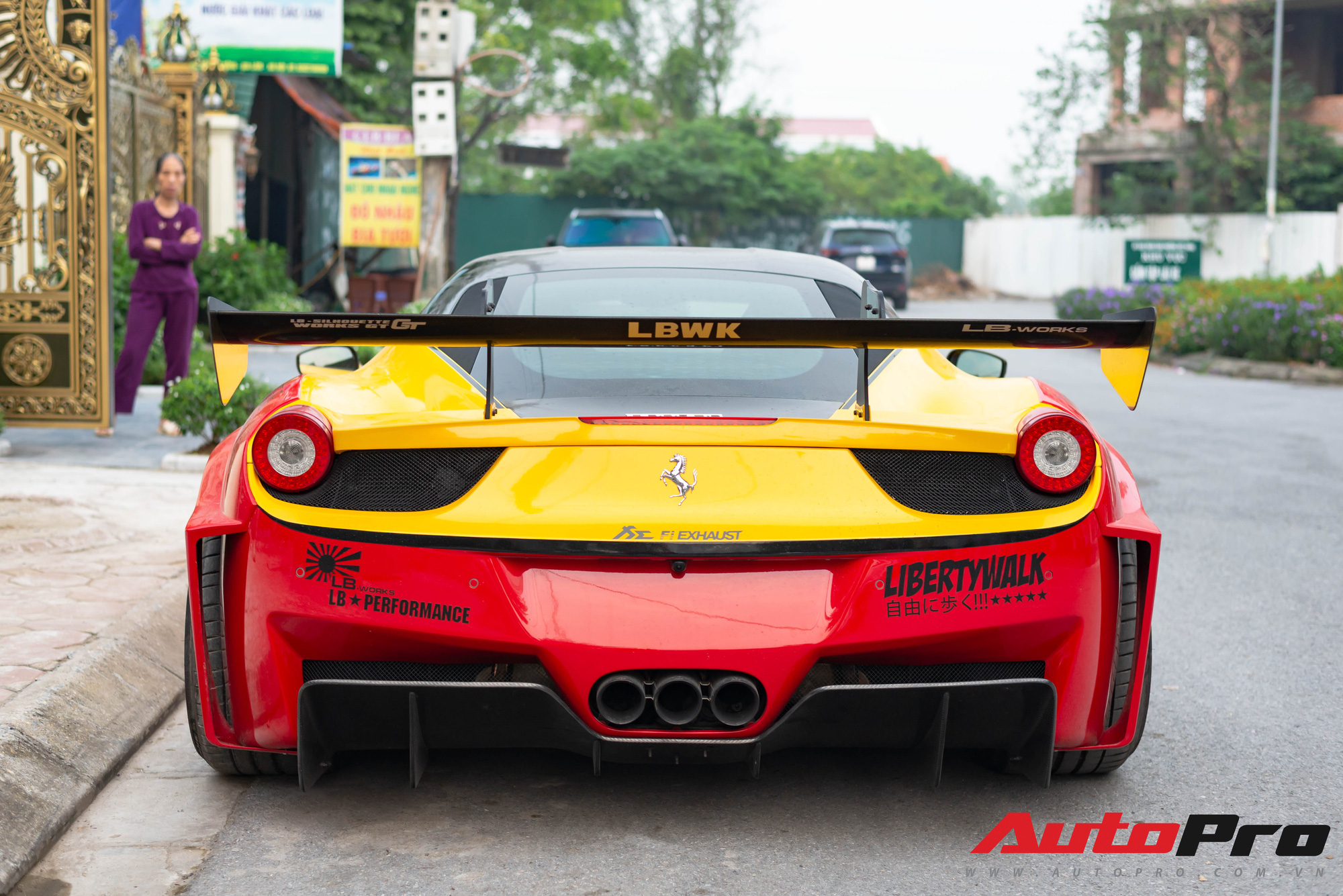 Bắt gặp Ferrari 458 Italia độ Liberty Walk LB-Silhouette Works GT độc nhất Việt Nam, được đồn đoán nằm chung garage với loạt siêu xe khủng - Ảnh 5.