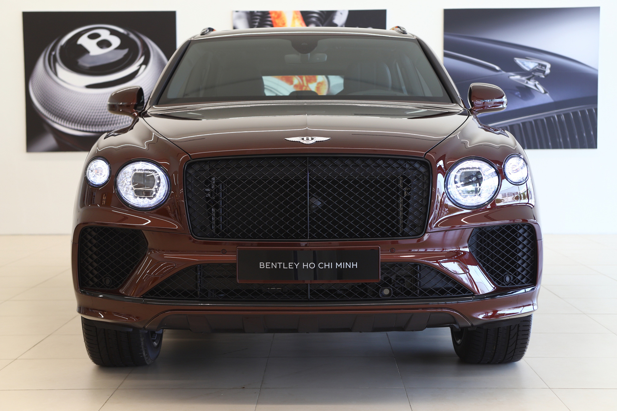 Bentley Bentayga 2021 chính hãng đầu tiên cập bến Việt Nam: Giá gần 17 tỷ, vừa về nước đã có đại gia chịu chơi ‘nhấc’ luôn - Ảnh 1.