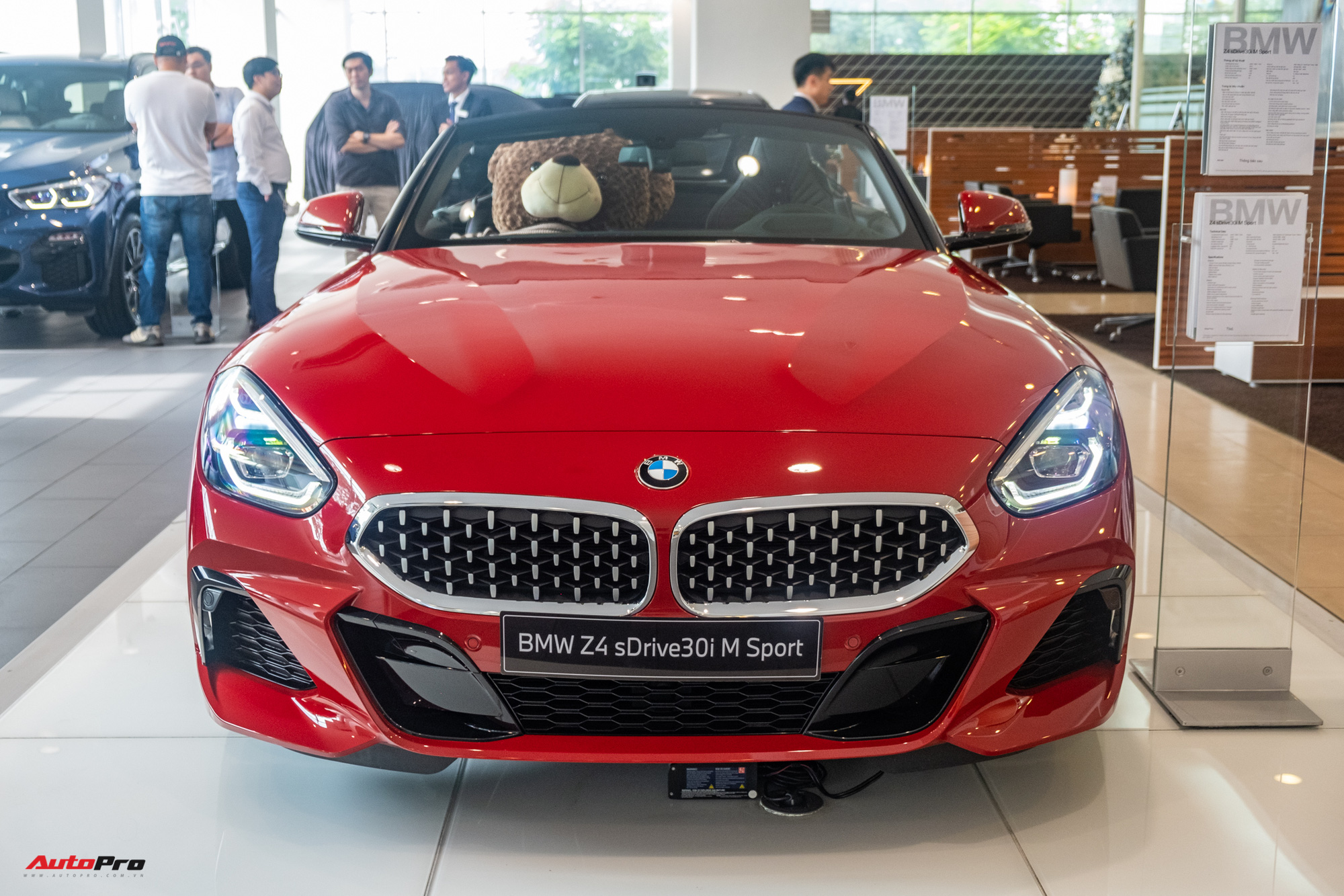 BMW Z4 chính hãng chốt giá 3,329 tỷ đồng: Xe chơi thực thụ cho nhà giàu Việt, khách sộp đầu tiên chính là Minh nhựa - Ảnh 6.