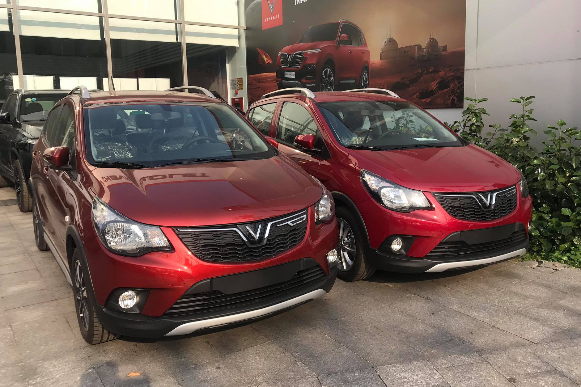 Hết năm 2020, VinFast Fadil vẫn được miễn 100% trước bạ - Đòn hiểm bất ngờ làm khó Kia Morning và Hyundai i10 - Ảnh 1.