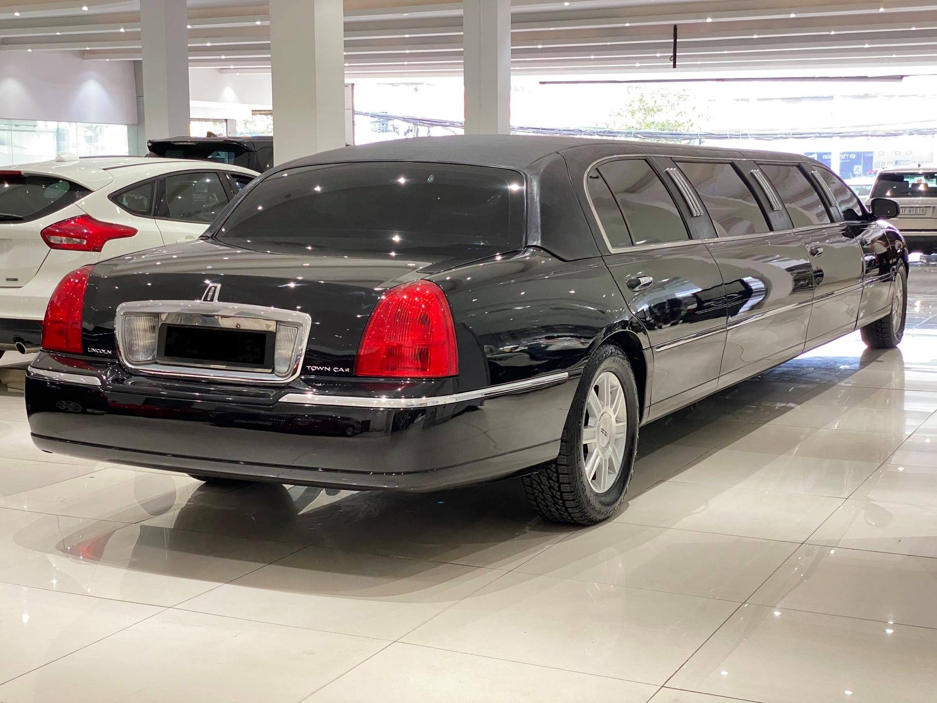 Giữ mới cả thập kỷ, chủ nhân hàng hiếm limousine bán xe với giá chỉ 2,6 tỷ đồng - Ảnh 2.