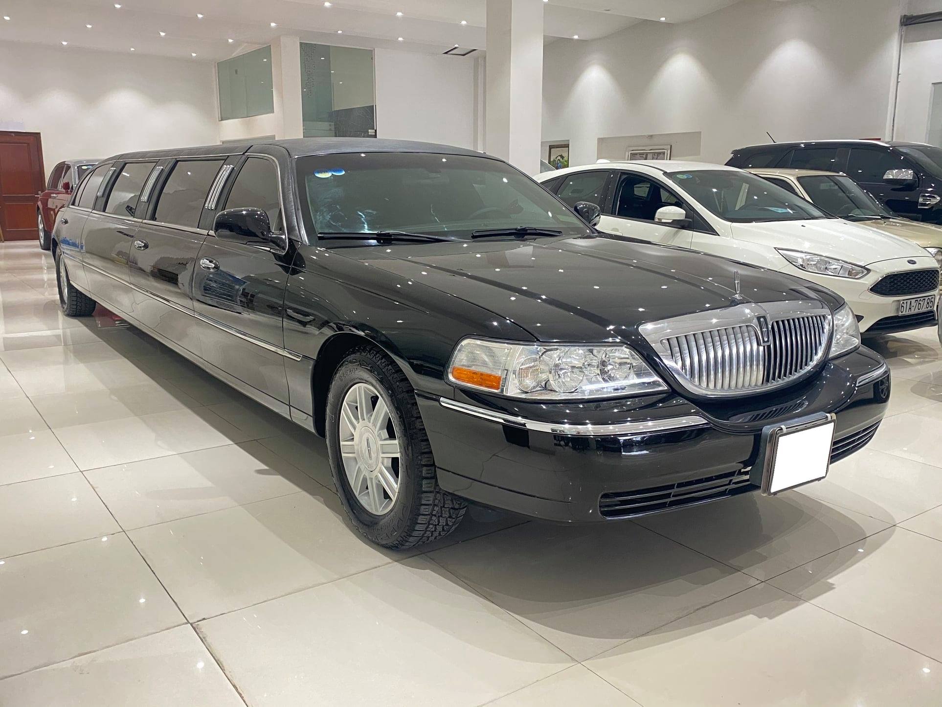 Giữ mới cả thập kỷ, chủ nhân hàng hiếm limousine bán xe với giá chỉ 2,6 tỷ đồng - Ảnh 1.