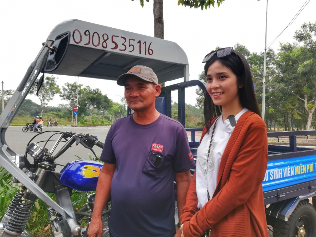 Ông Minh “cô đơn” dùng tiền được ủng hộ mua tặng xe máy cho sinh viên nghèo - Ảnh 1.