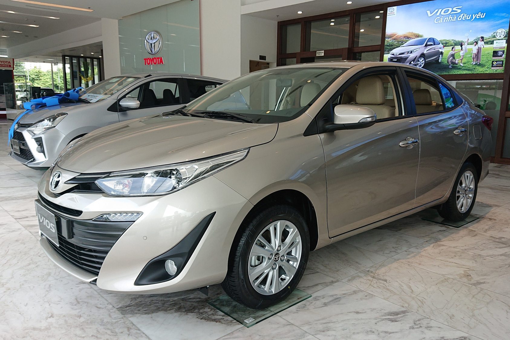 Chủ Toyota Vios tại Hà Nội bốc được biển ngũ quý 7, dân tình thi nhau luận biển, đoán giá bán lại hàng tỷ đồng - Ảnh 2.