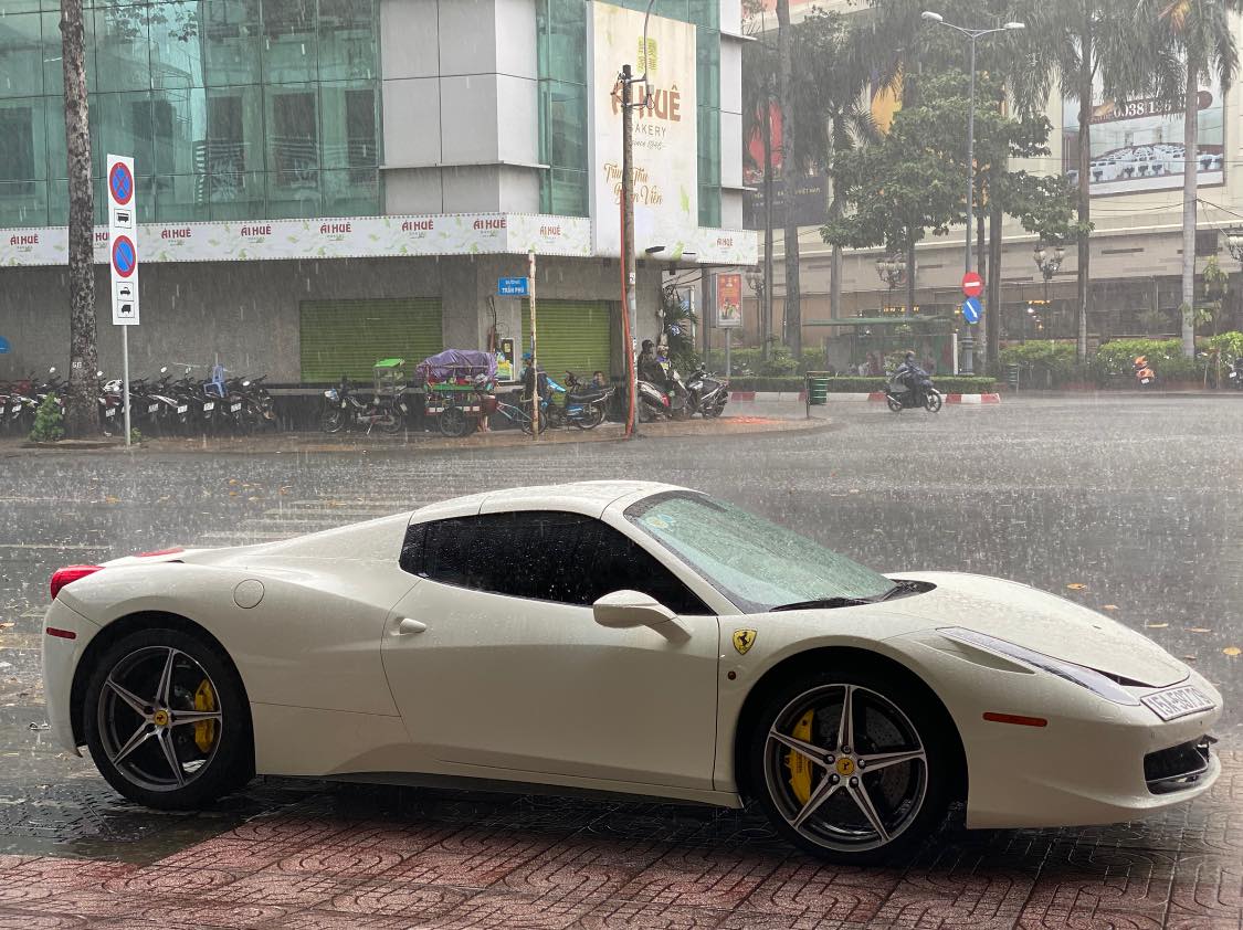 Ferrari 458 Spider màu trắng từng của doanh nhân Hải Phòng tiếp tục được đẩy tới đại lý xe sang cũ số 1 Sài Gòn - Ảnh 2.