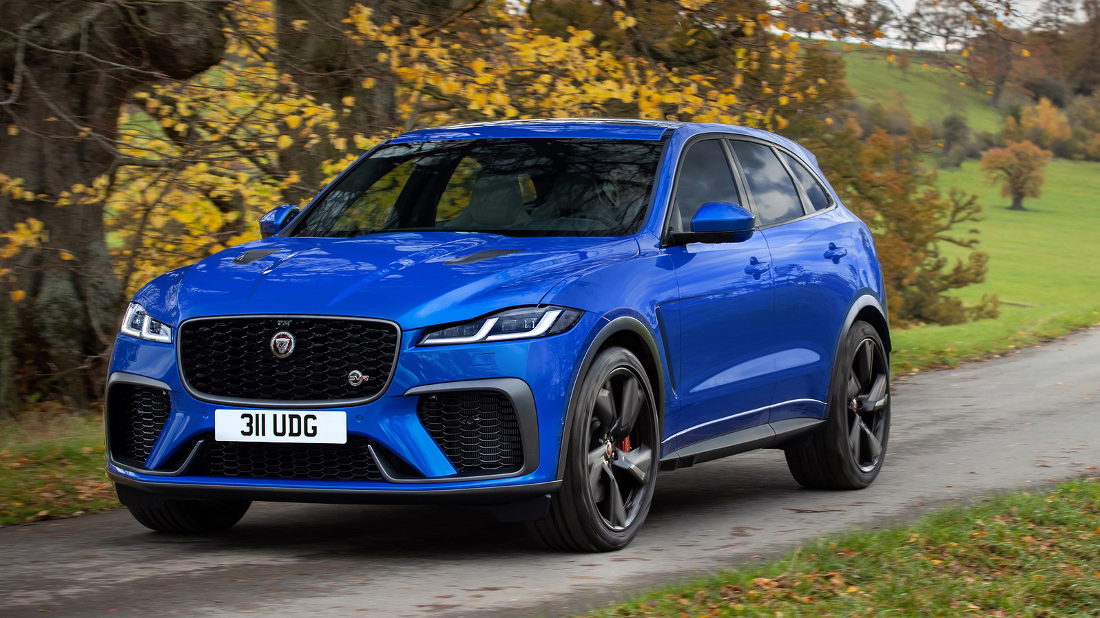 Jaguar F-Pace SVR 2021 giá hơn 10 tỷ đồng tại Việt Nam: SUV sang chảnh cho đại gia Việt mê tốc độ, tăng tốc 0-100 km/h chỉ trong 4 giây - Ảnh 1.