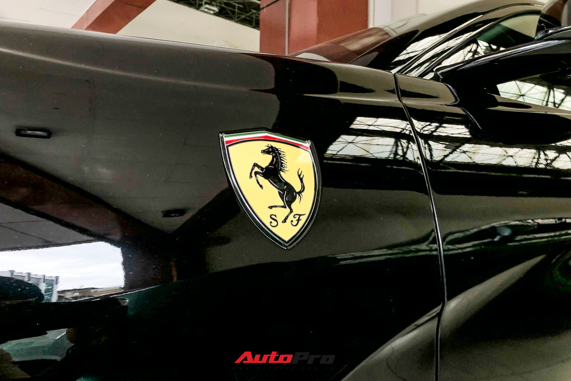 Cận cảnh Ferrari 812 Superfast từng của doanh nhân Hải Phòng tại showroom siêu xe số 1 Sài thành - Ảnh 6.