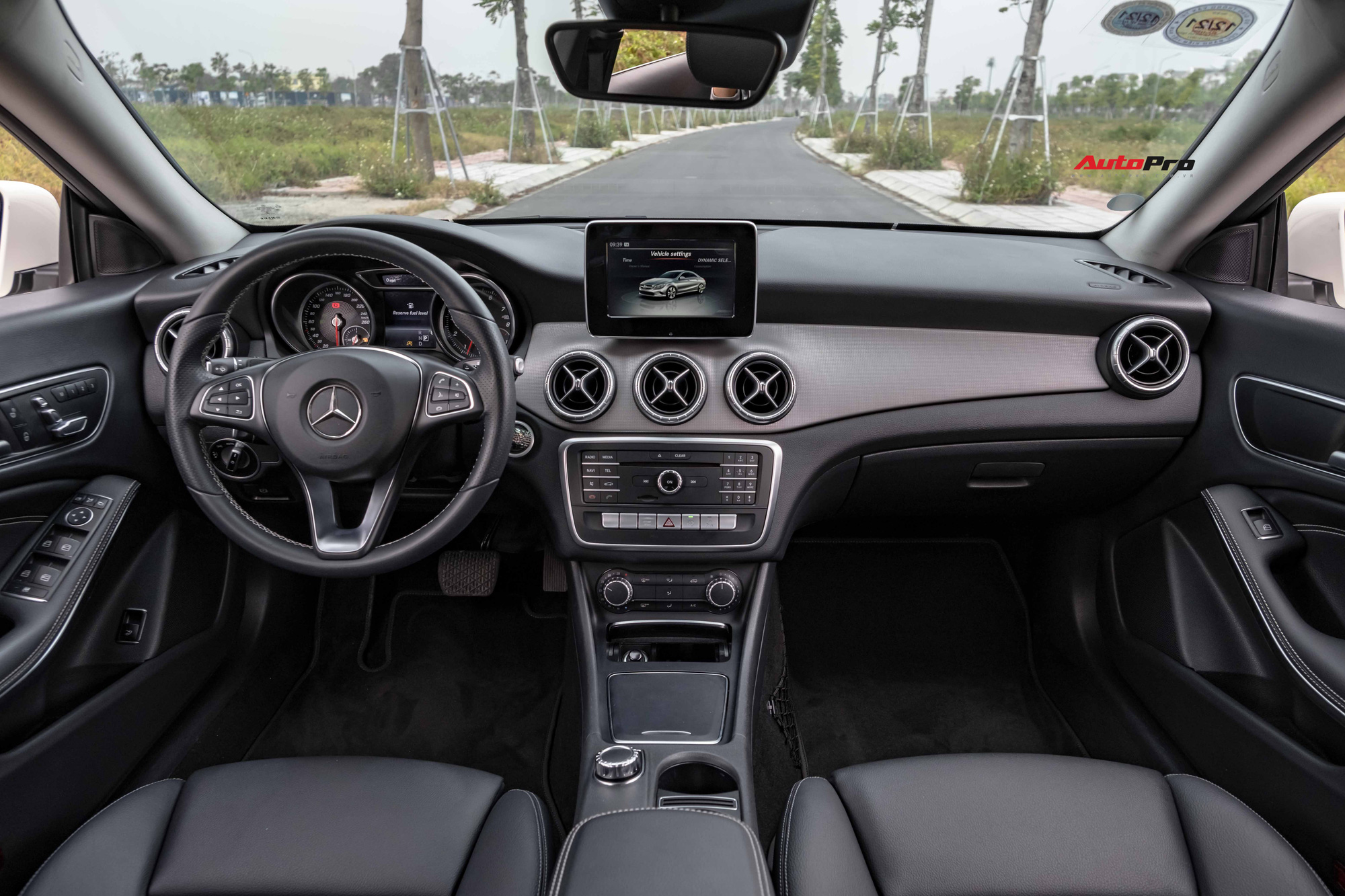 Mới chạy 24.000km, chủ xe bán Mercedes-Benz CLA 200 với giá còn thấp hơn Toyota Camry đập hộp tới gần 100 triệu đồng - Ảnh 4.
