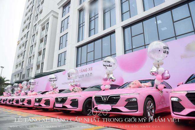 Góc chịu chi: Một công ty bỏ hẳn 10 tỷ tậu 10 chiếc xe VinFast màu hồng rực rỡ làm quà cho nhân viên cuối năm - Ảnh 2.