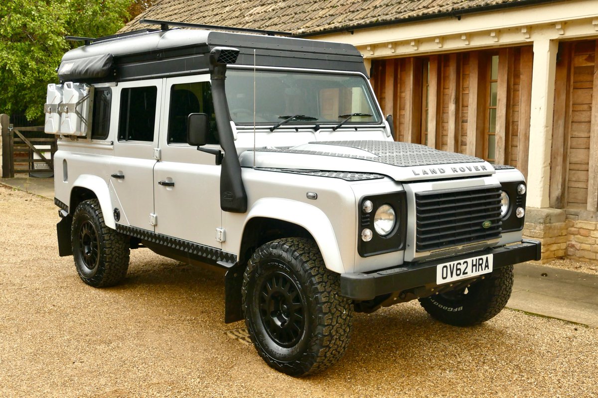 Lada rover defender