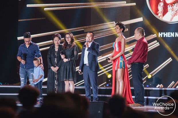Hành trình 7 năm của WeChoice Awards: Dấu ấn diệu kỳ của tình yêu, tình người và những niềm tự hào mang tên Việt Nam - Ảnh 36.