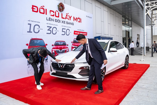 Loạt chính sách chưa từng có giúp vực dậy thị trường ô tô Việt 2020 - Ảnh 1.