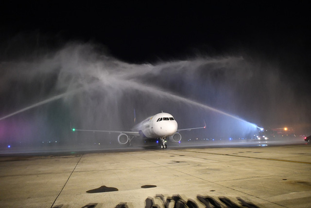 Cận cảnh máy bay đầu tiên và dàn tiếp viên của Vietravel Airlines ở sân bay Tân Sơn Nhất  - Ảnh 6.