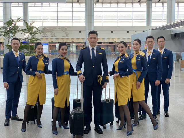 Cận cảnh máy bay đầu tiên và dàn tiếp viên của Vietravel Airlines ở sân bay Tân Sơn Nhất  - Ảnh 10.