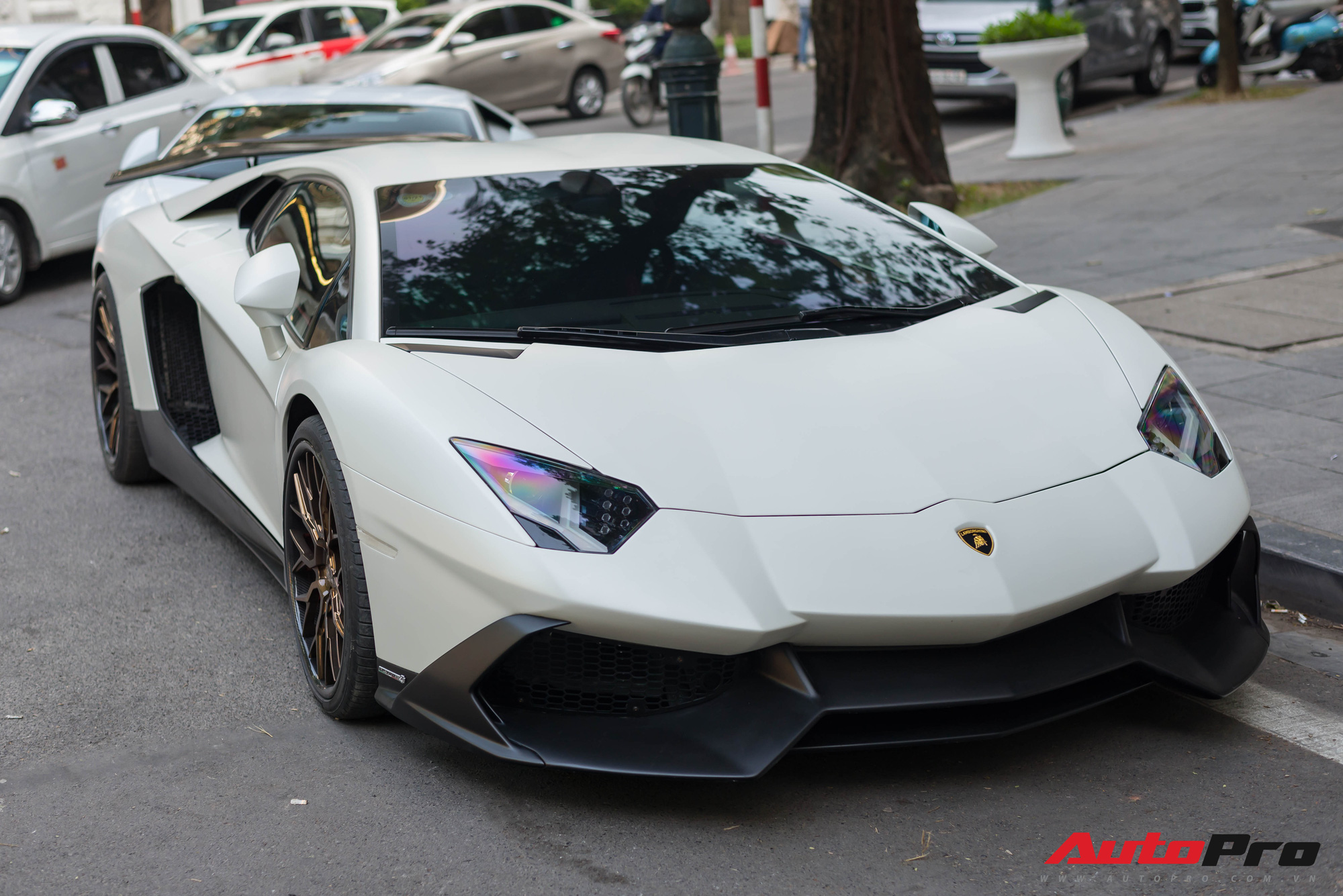 Lamborghini Aventador LP700-4 độ nhiều nhất Việt Nam xuất hiện tại Thủ đô tìm kiếm chủ nhân mới - Ảnh 1.