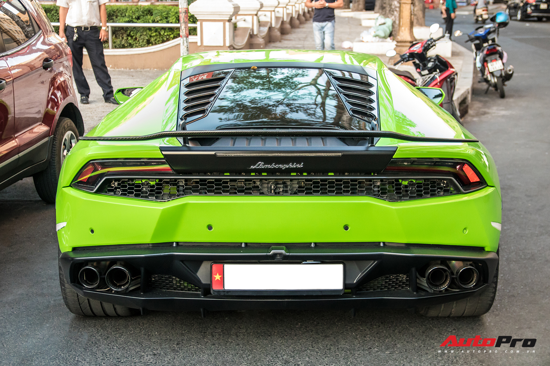 Đỉnh cao của độ xe là về zin, Lamborghini Huracan từng của đại gia Nam Định trở về màu nguyên bản - Ảnh 1.
