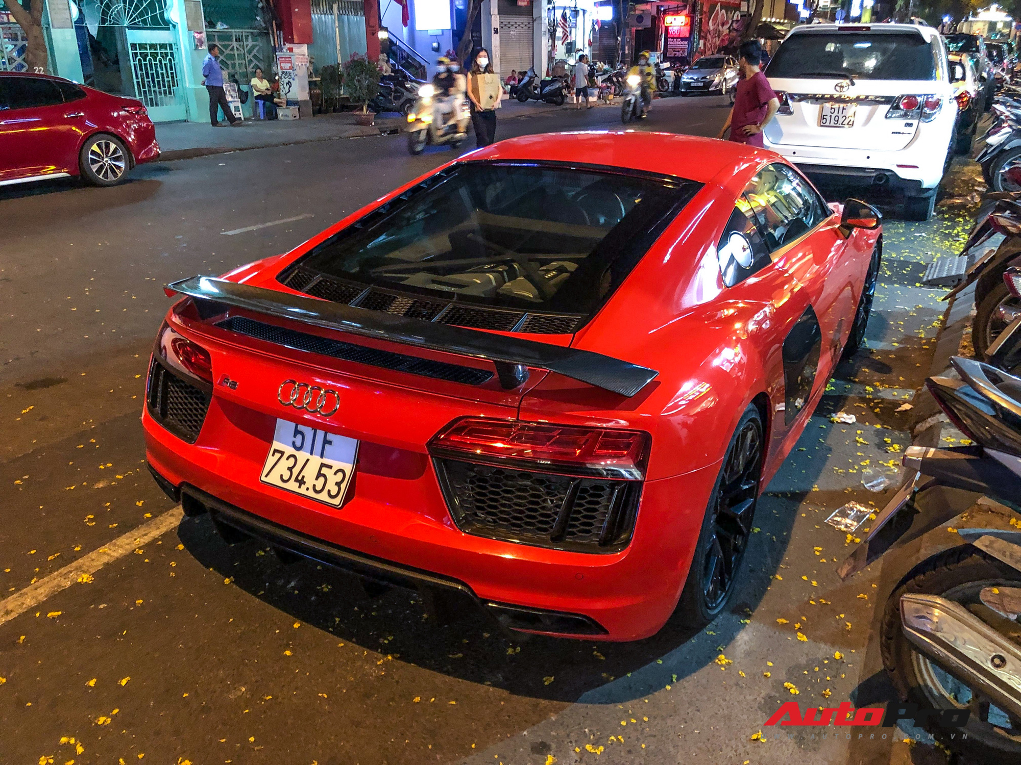 Thiếu gia Phan Thành tái xuất cùng siêu xe Audi R8 V10 Plus trên phố Sài Gòn - Ảnh 6.