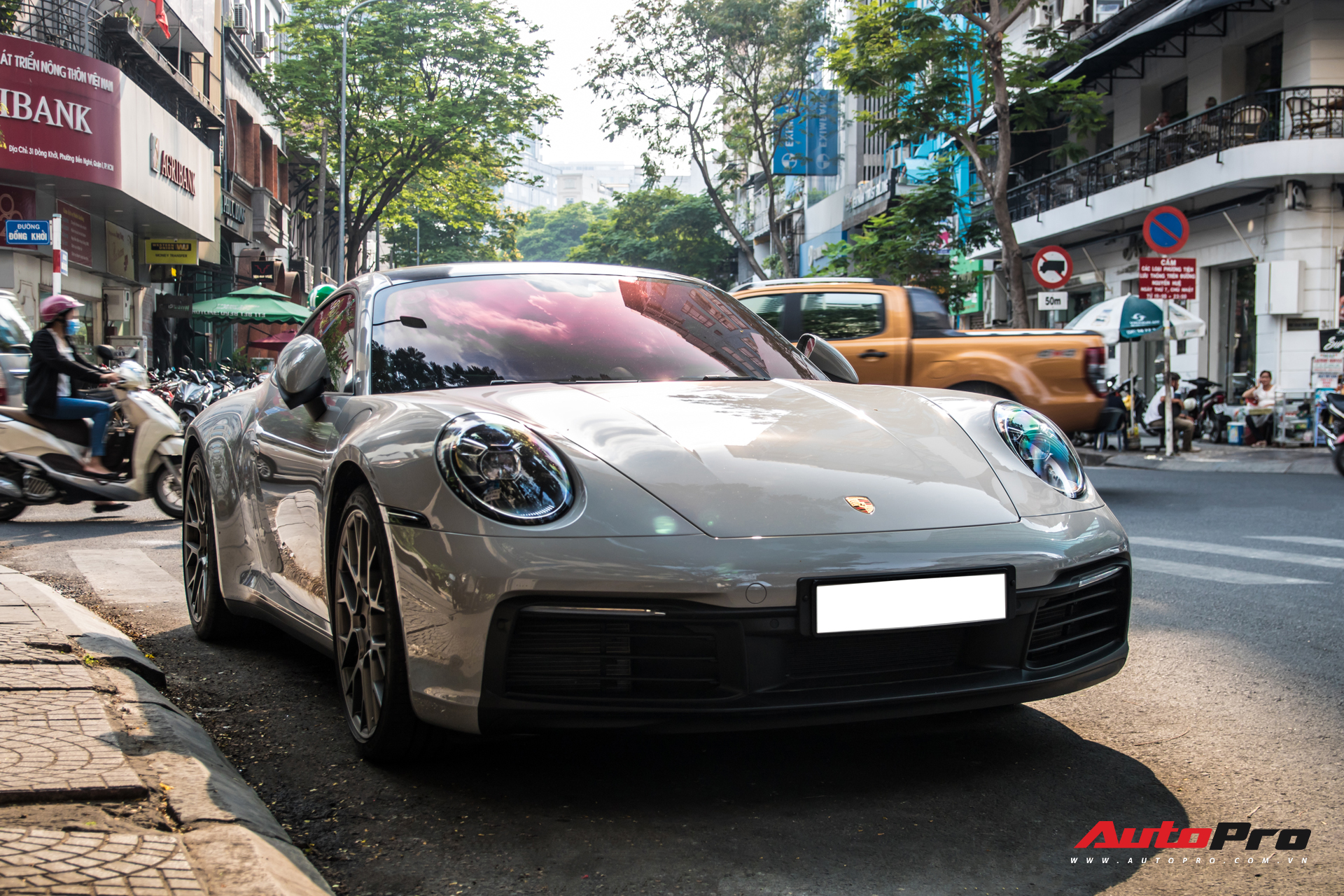 Mua Porsche 911 giống Cường Đô-la, đại gia Sài Gòn đặt màu sơn lạ mắt để tránh đụng hàng - Ảnh 1.
