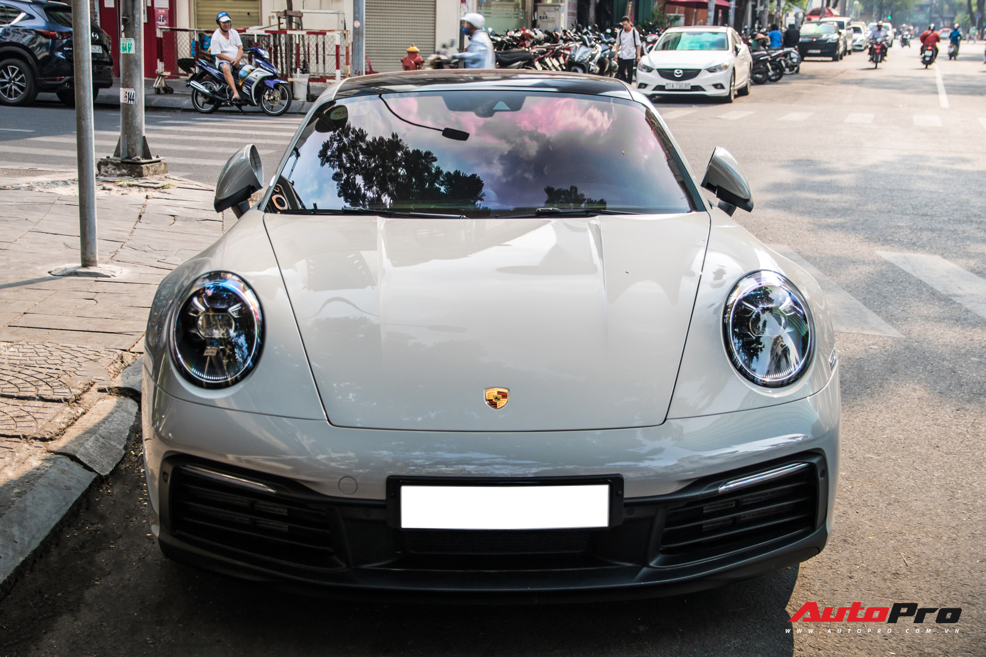 Mua Porsche 911 giống Cường Đô-la, đại gia Sài Gòn đặt màu sơn lạ mắt để tránh đụng hàng - Ảnh 2.