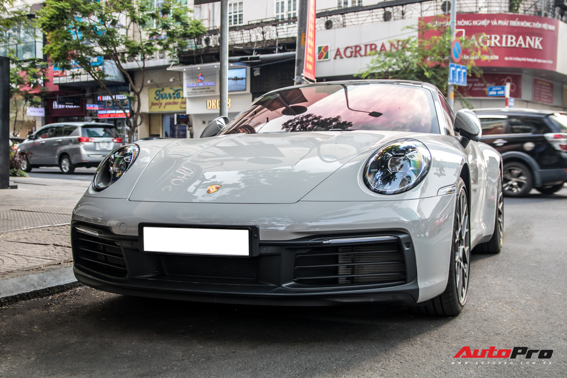 Mua Porsche 911 giống Cường Đô-la, đại gia Sài Gòn đặt màu sơn lạ mắt để tránh đụng hàng - Ảnh 3.
