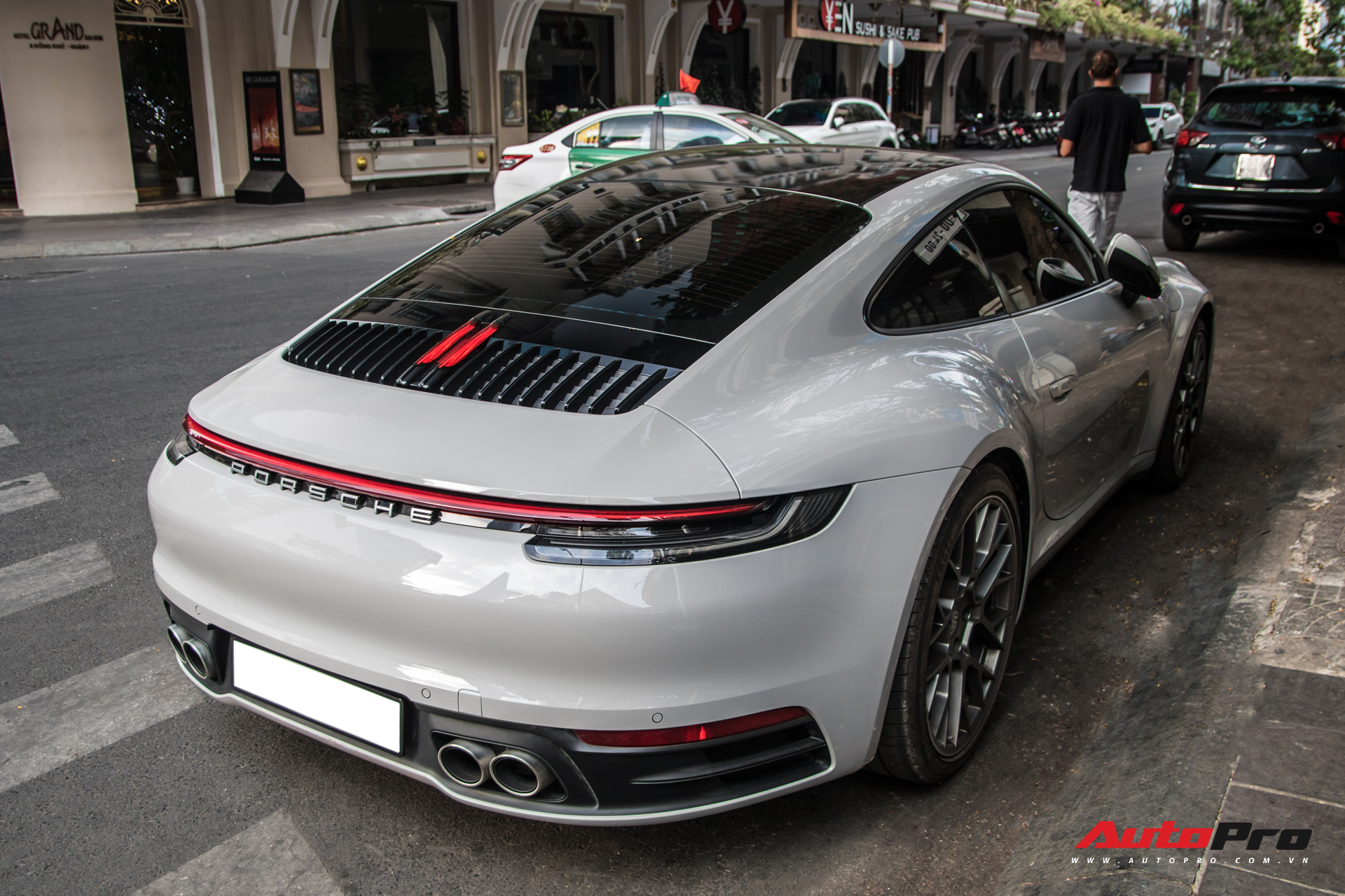 Mua Porsche 911 giống Cường Đô-la, đại gia Sài Gòn đặt màu sơn lạ mắt để tránh đụng hàng - Ảnh 5.