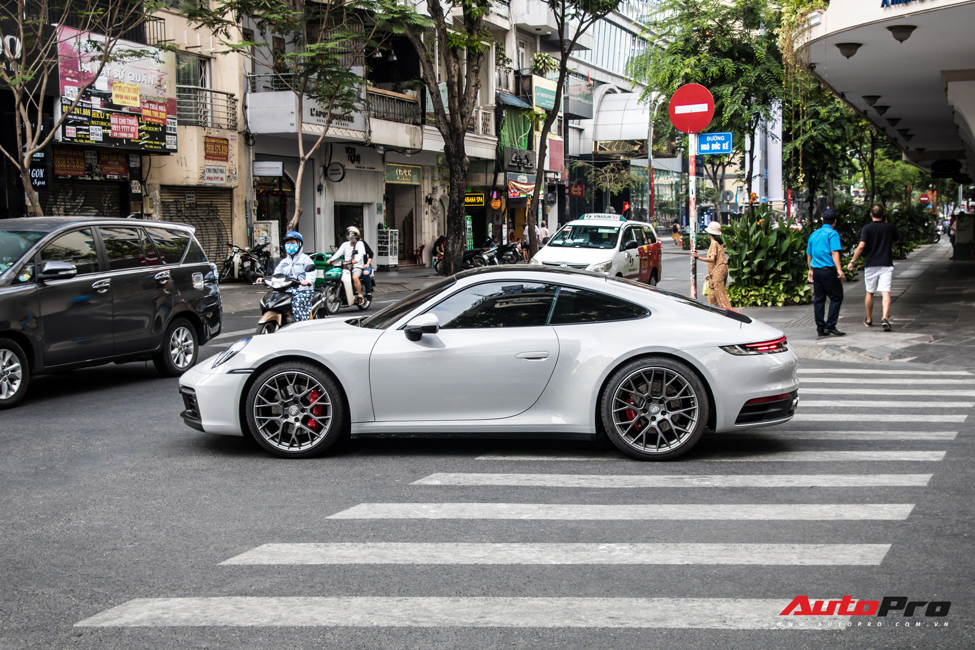 Mua Porsche 911 giống Cường Đô-la, đại gia Sài Gòn đặt màu sơn lạ mắt để tránh đụng hàng - Ảnh 6.