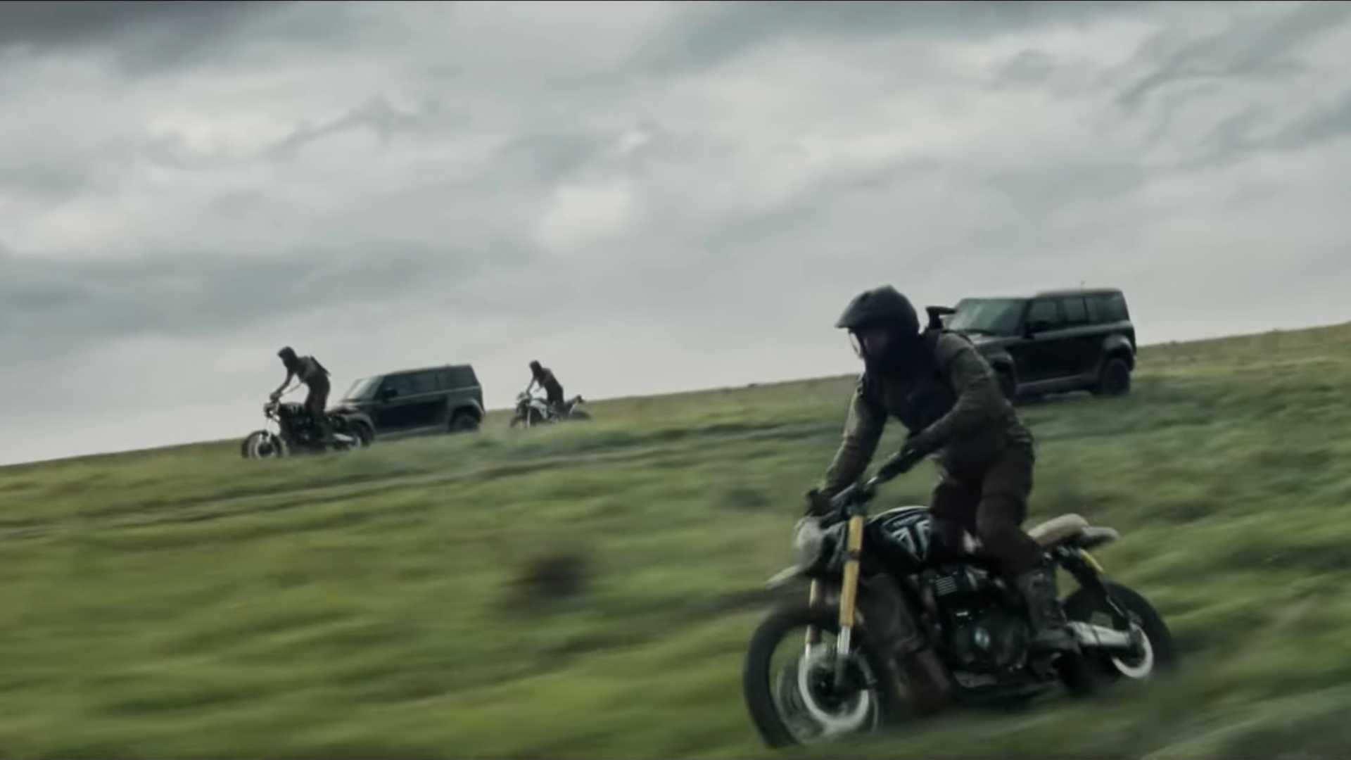 Land Rover Defender 2020 bay lượn như chim trong trailer mới của phim 007, vẫn bị người dùng quay lưng - Ảnh 1.