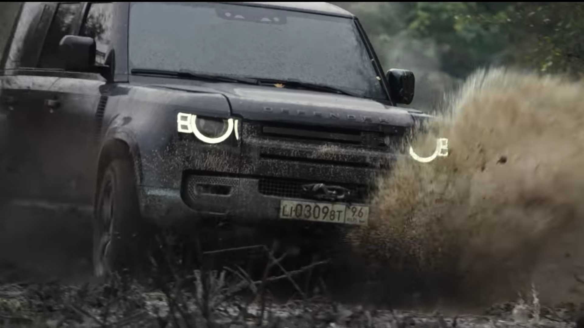 Land Rover Defender 2020 bay lượn như chim trong trailer mới của phim 007, vẫn bị người dùng quay lưng - Ảnh 3.