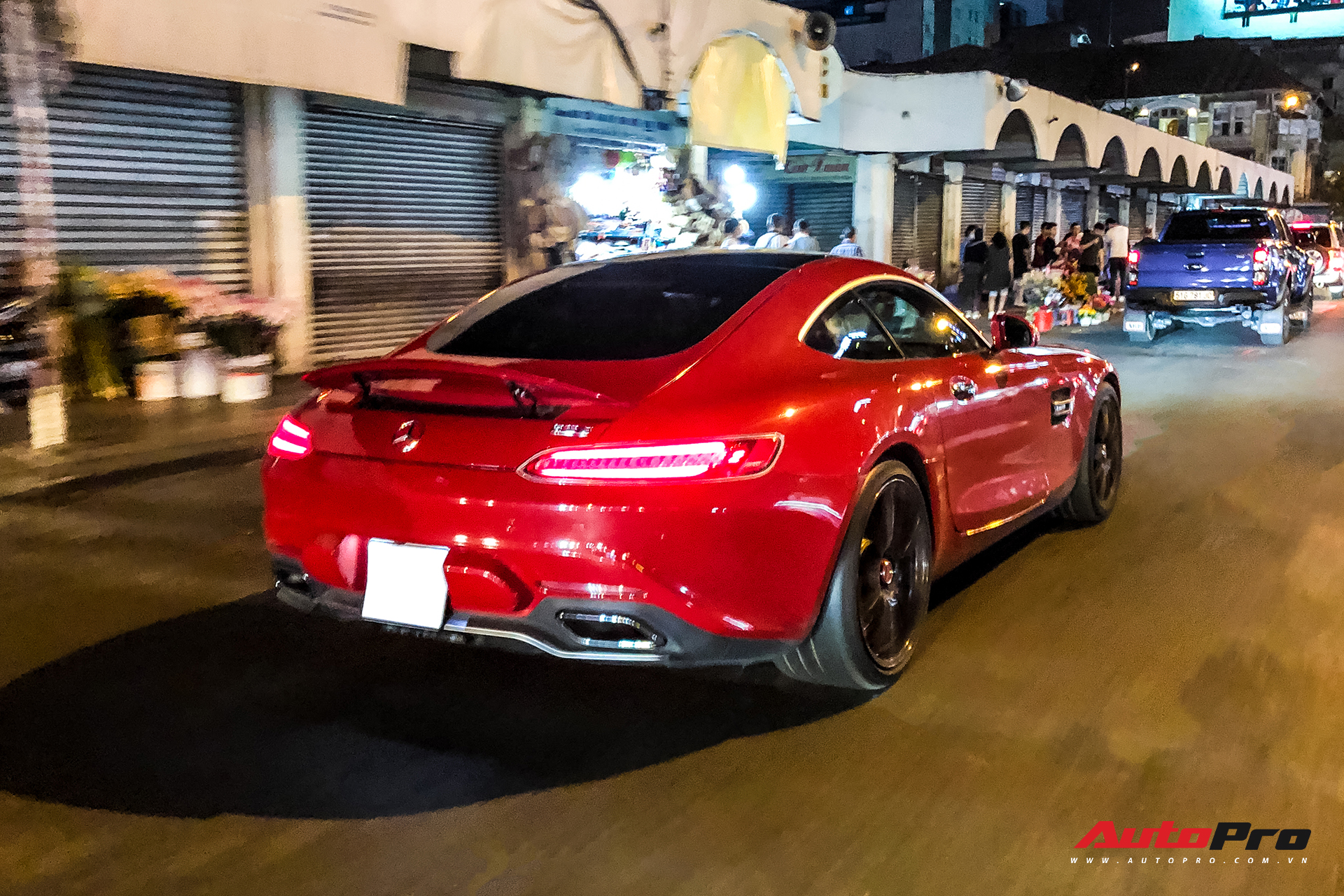 Mercedes-AMG GT S màu đỏ độc nhất Việt Nam bất ngờ xuất hiện trên phố Sài Gòn - Ảnh 5.