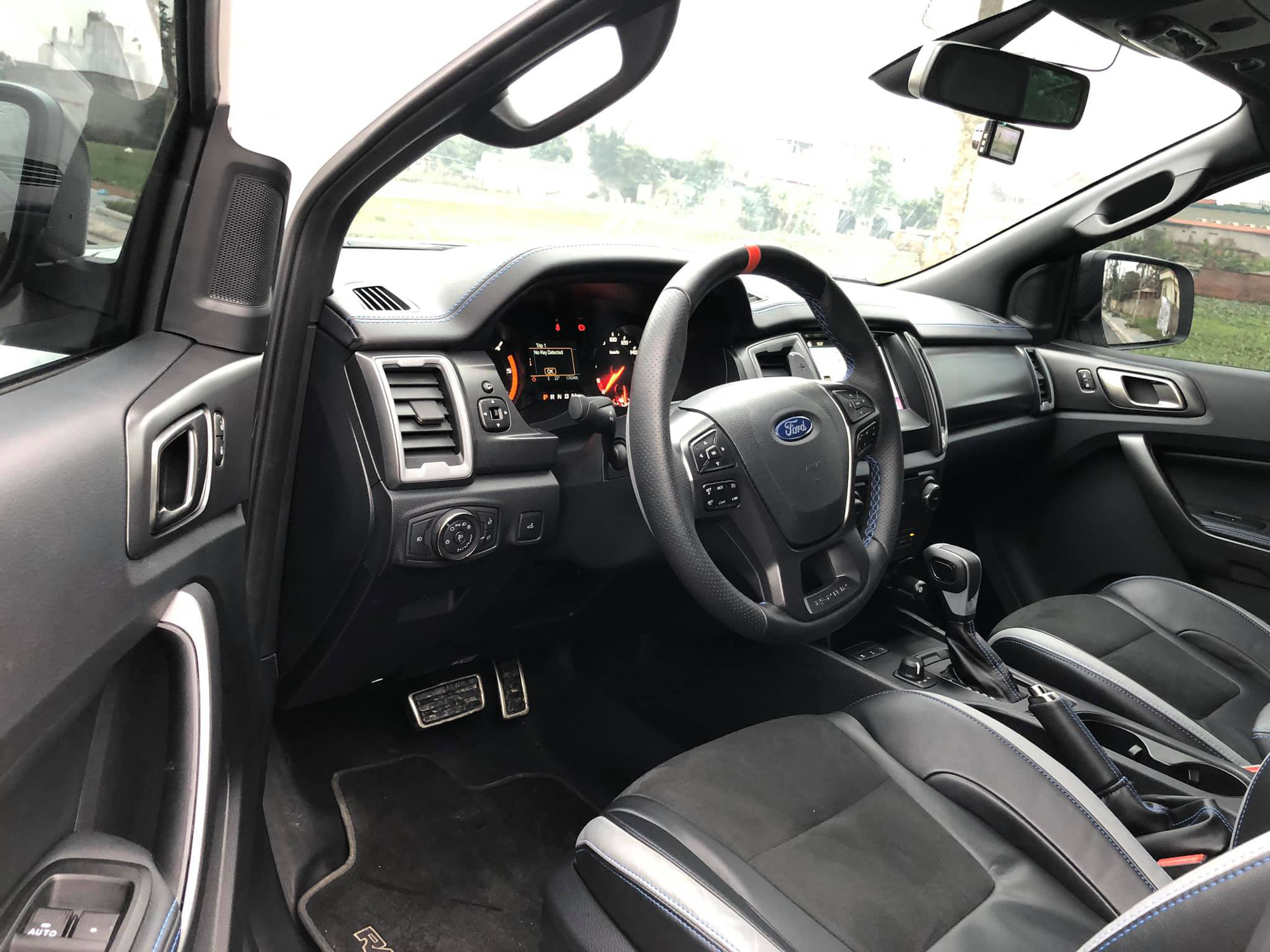 Vừa mua 1 tháng, Ford Ranger Raptor 2019 mới 100% đã bị bán với giá dưới 1,1 tỷ đồng - Ảnh 3.