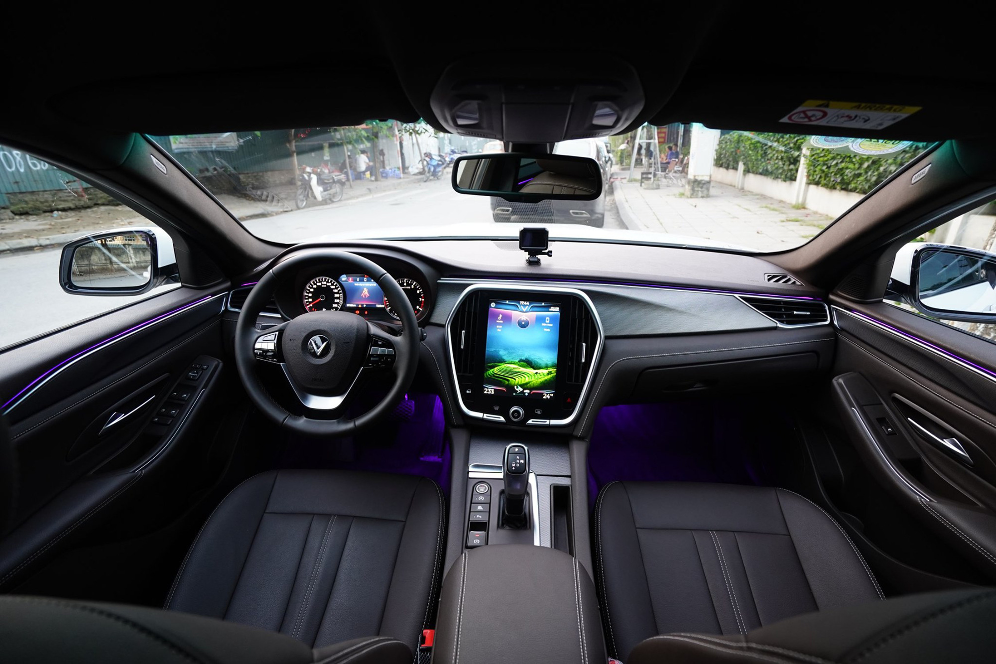 Giá xe VinFast Lux A2.0 chạy lướt hạ nhiệt, xe mới mua 3 tháng bán rẻ ngang Toyota Altis 2020 - Ảnh 4.