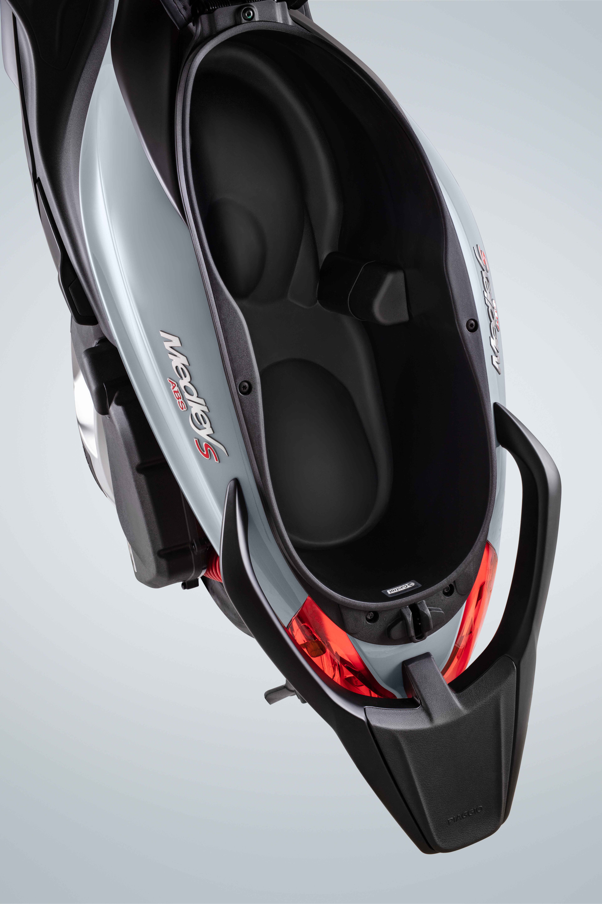 Ra mắt Piaggio Medley 2020 - Đấu Honda SH bằng giá bán từ 75 triệu đồng - Ảnh 6.