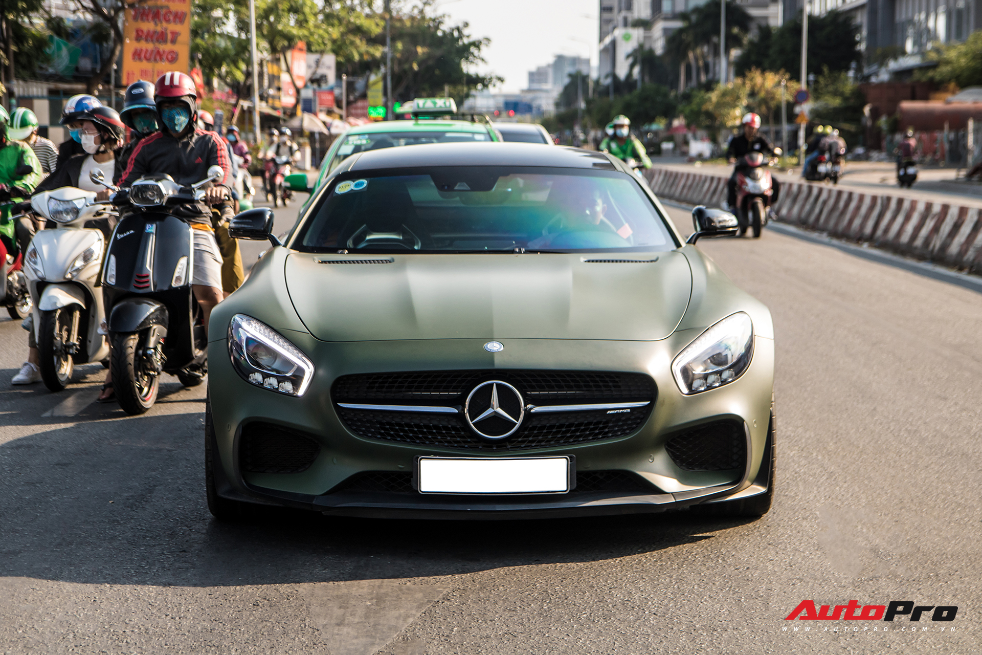 Mercedes-AMG GT S Edition 1 của ông Đặng Lê Nguyên Vũ bất ngờ xuất hiện trên phố Sài Gòn sau 3 năm vắng bóng - Ảnh 1.
