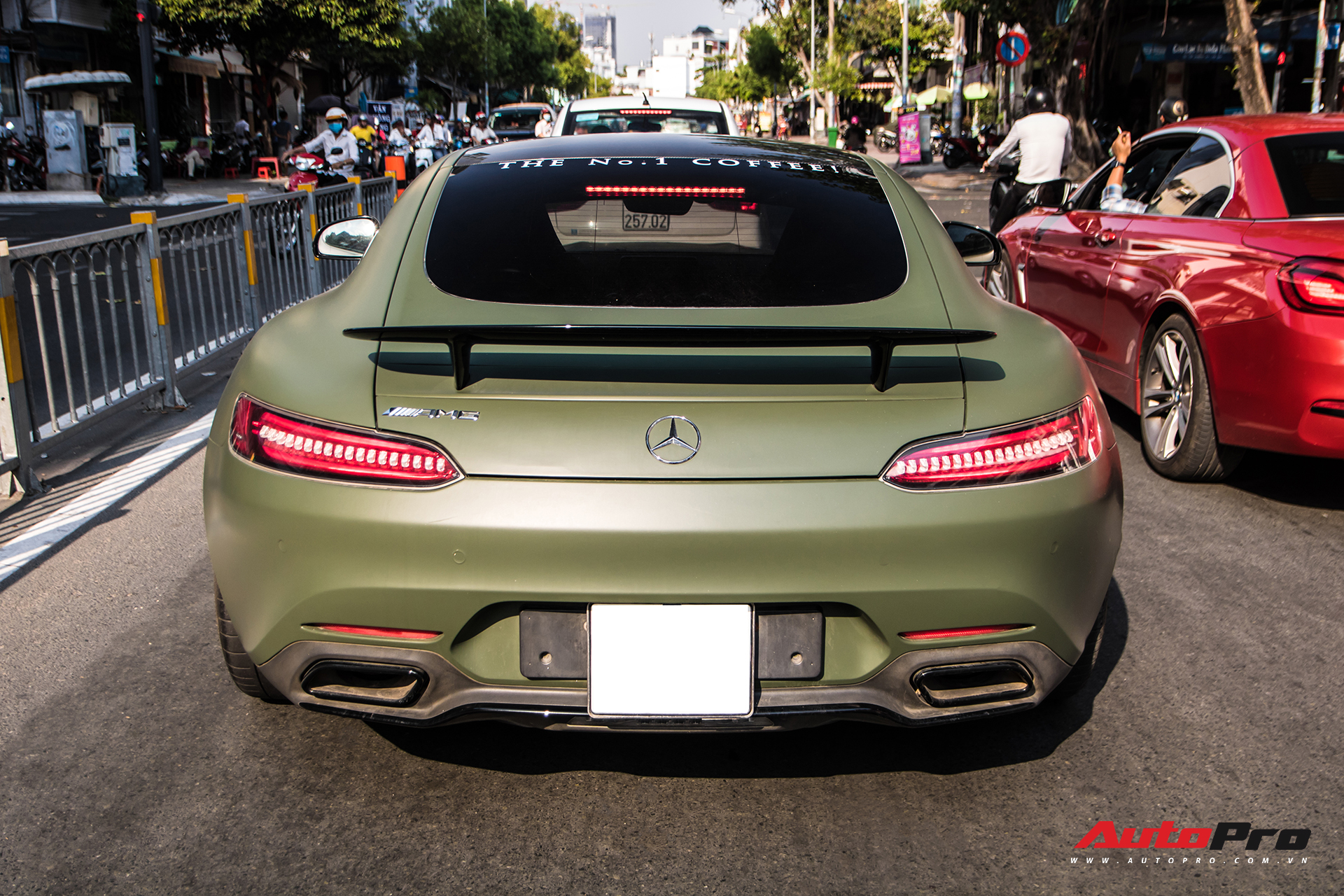 Mercedes-AMG GT S Edition 1 của ông Đặng Lê Nguyên Vũ bất ngờ xuất hiện trên phố Sài Gòn sau 3 năm vắng bóng - Ảnh 8.