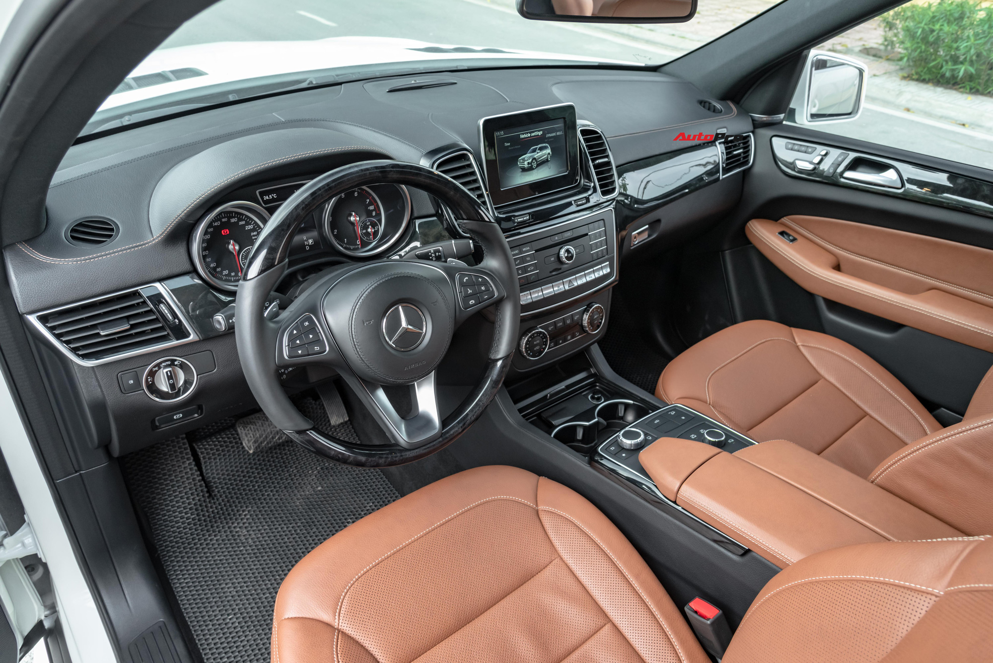 Thế hệ mới sắp ra mắt, Mercedes-Benz GLS bản cũ chạy lướt xuống giá rẻ ngang đàn em GLE - Ảnh 4.