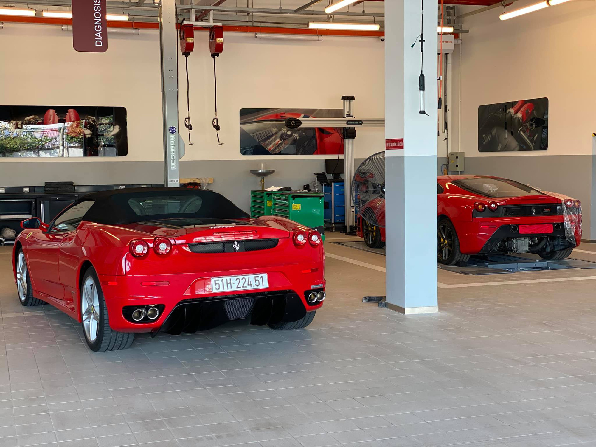 Cặp đôi Ferrari F430 trong lô xe của trùm Dũng ‘mặt sắt’ bất ngờ trở lại với diện mạo bóng bẩy - Ảnh 2.