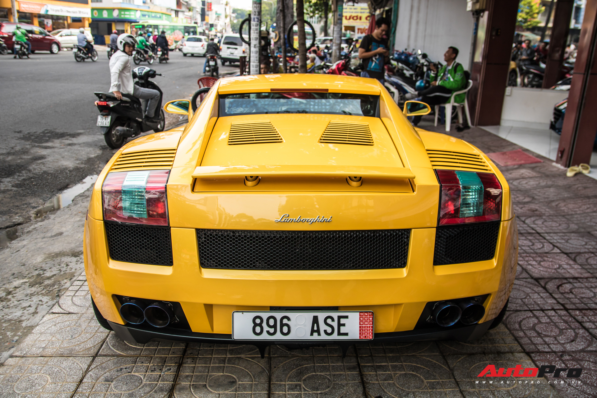 Lamborghini Gallardo từng gắn liền với tên tuổi Cường Đô-la bất ngờ xuất hiện trên phố Sài Gòn - Ảnh 3.
