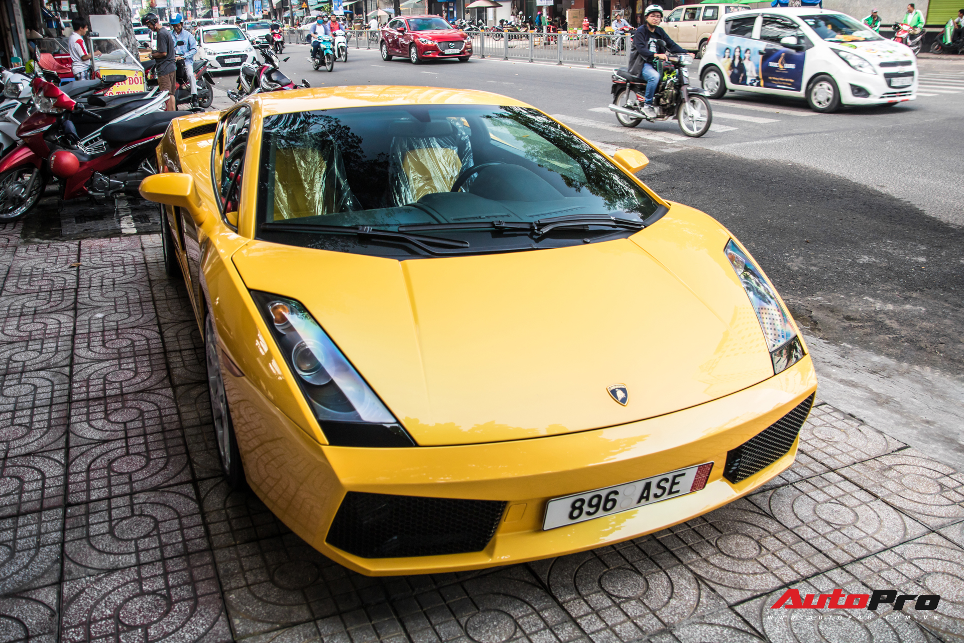 Lamborghini Gallardo từng gắn liền với tên tuổi Cường Đô-la bất ngờ xuất hiện trên phố Sài Gòn - Ảnh 7.