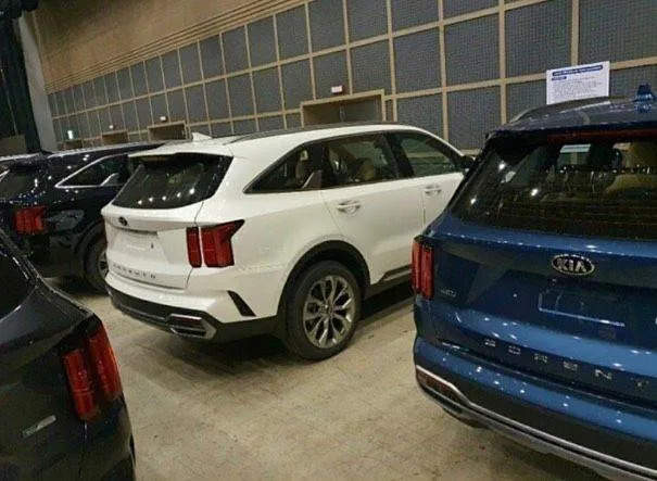 Kia Sorento thế hệ mới lộ hàng loạt ảnh thực tế: Không bóng bẩy nhưng đủ sang xịn như ảnh hãng - Ảnh 3. Kia Sorento thế hệ mới lộ hàng loạt ảnh thực tế: Không bóng bẩy nhưng đủ sang xịn như ảnh hãng - Ảnh 3.