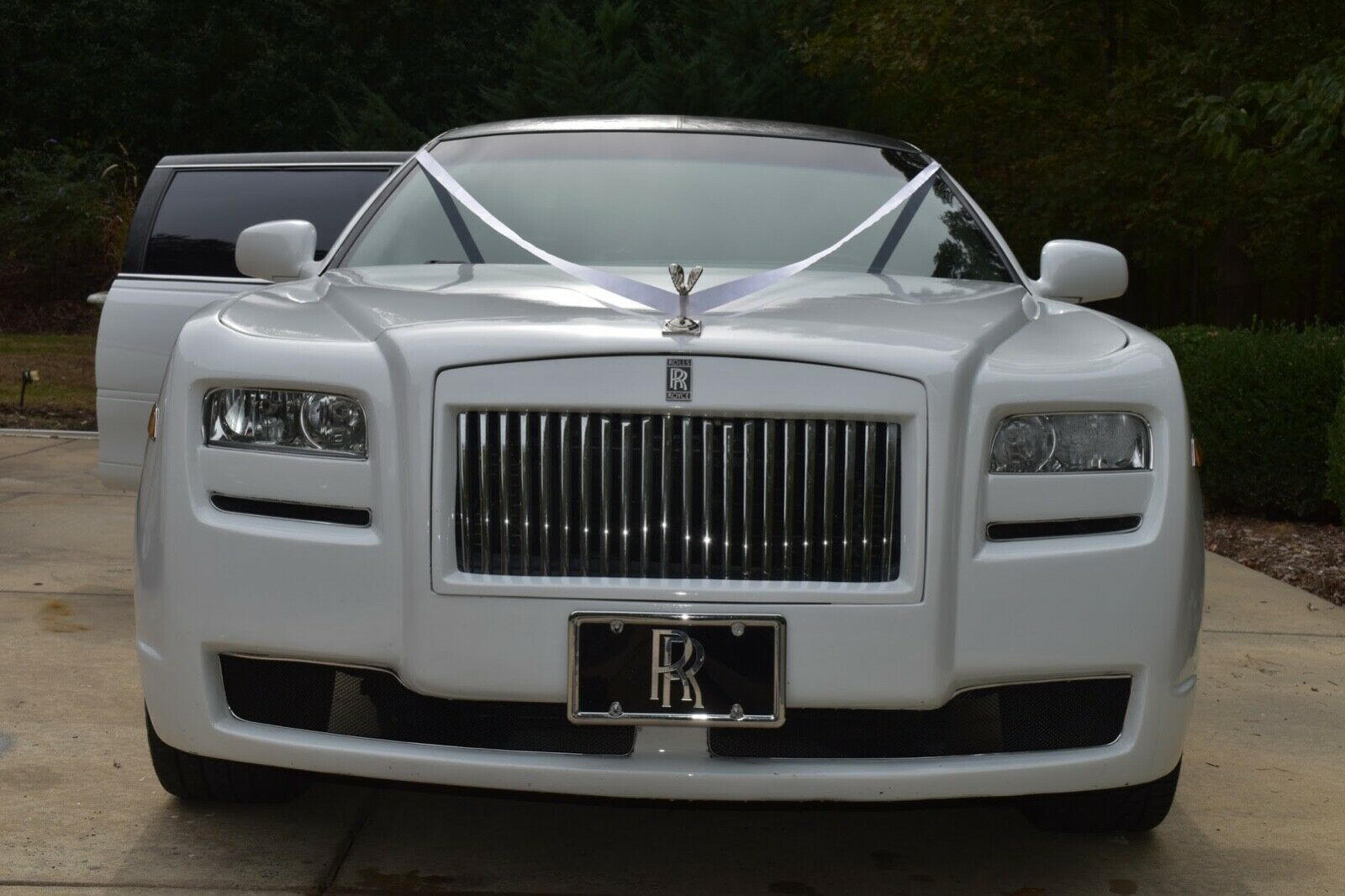 Nhìn rất Rolls-Royce Ghost mà lại là Lincoln nhưng màn độ limousine còn thuyết phục hơn - Ảnh 5.