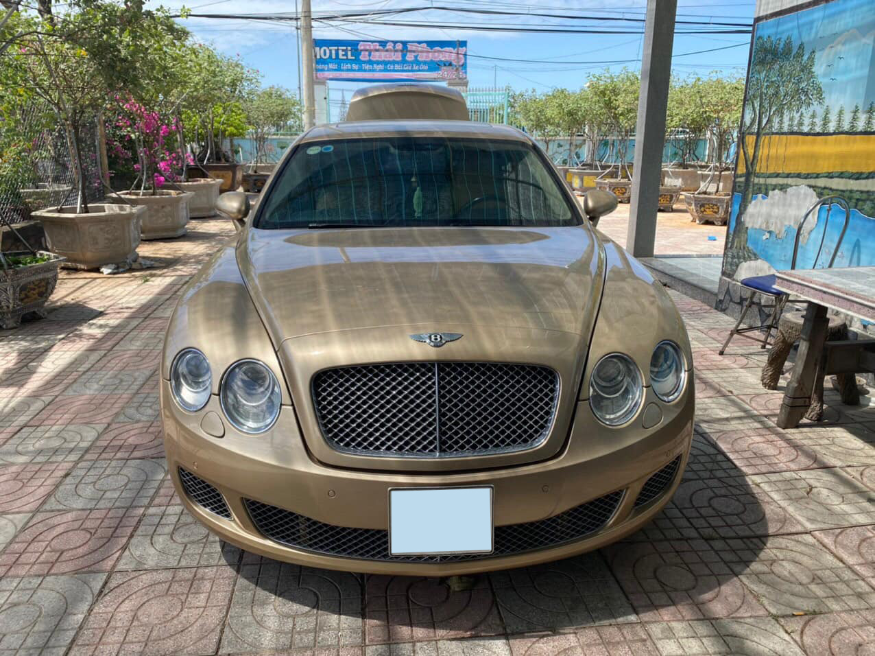 Bentley hết thời bán giá 1,9 tỷ đồng - Khi xe siêu sang rẻ ngang 2 xe cỏ - Ảnh 1.