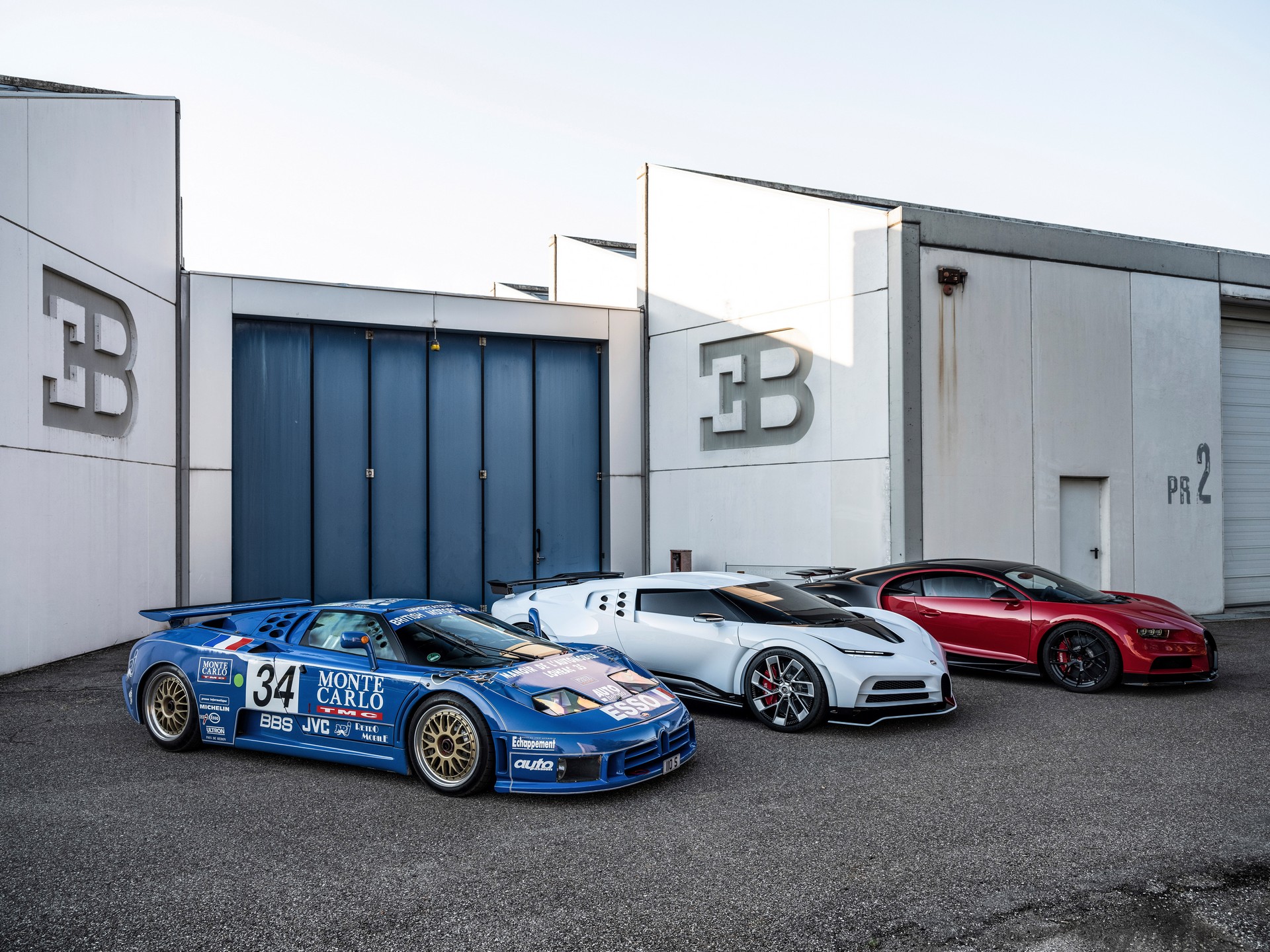 Choáng ngợp trước dàn Bugatti với toàn siêu phẩm quý hiếm trị giá hàng trăm triệu USD tụ họp - Ảnh 3.