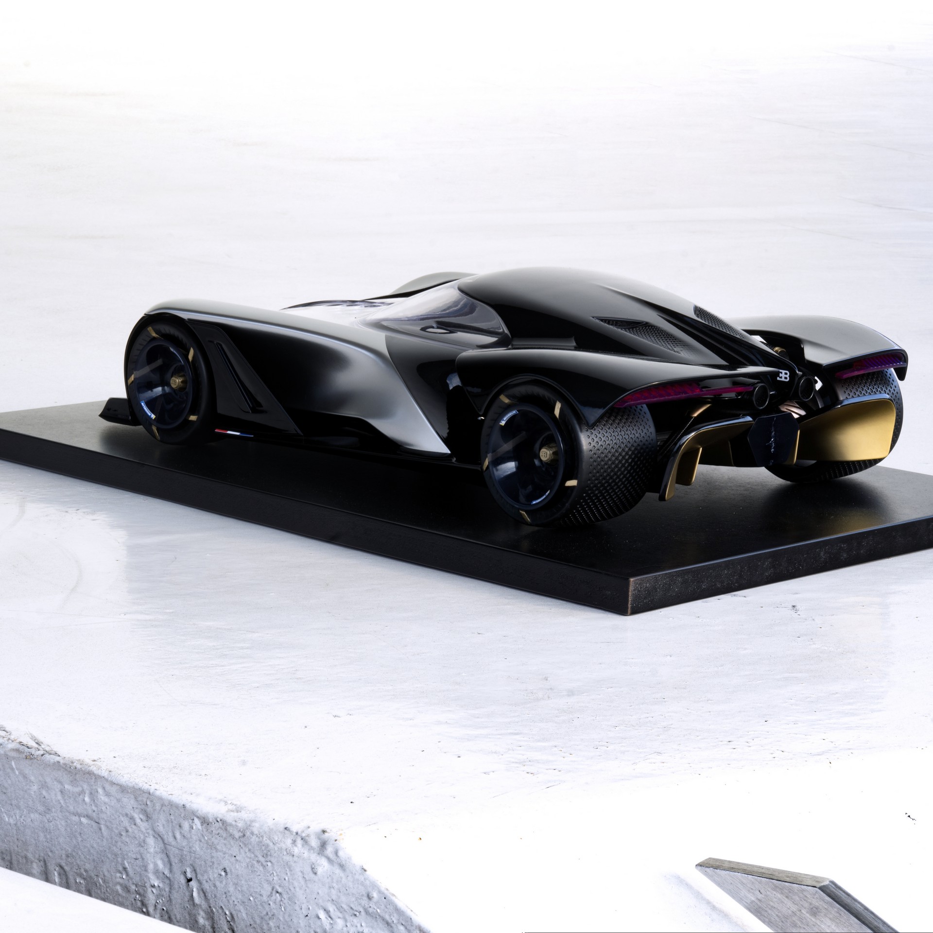 Bugatti hậu thuẫn sinh viên thiết kế siêu xe nếu ngày mai hãng không còn sản xuất nữa và nhận cái kết bất ngờ - Ảnh 5.