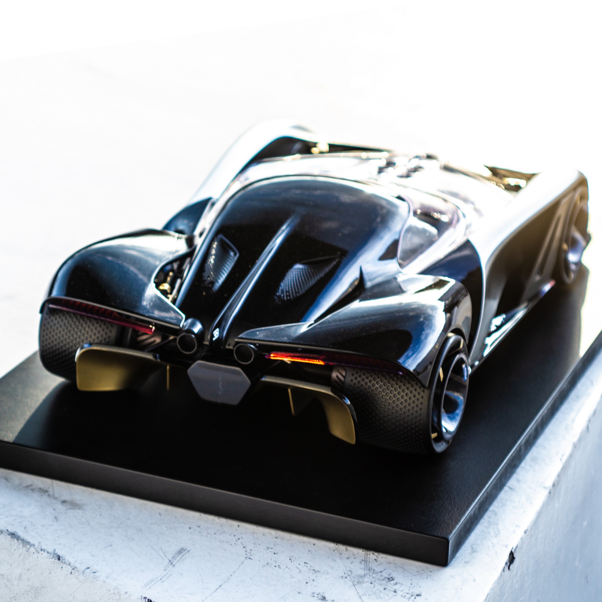 Bugatti hậu thuẫn sinh viên thiết kế siêu xe nếu ngày mai hãng không còn sản xuất nữa và nhận cái kết bất ngờ - Ảnh 4.