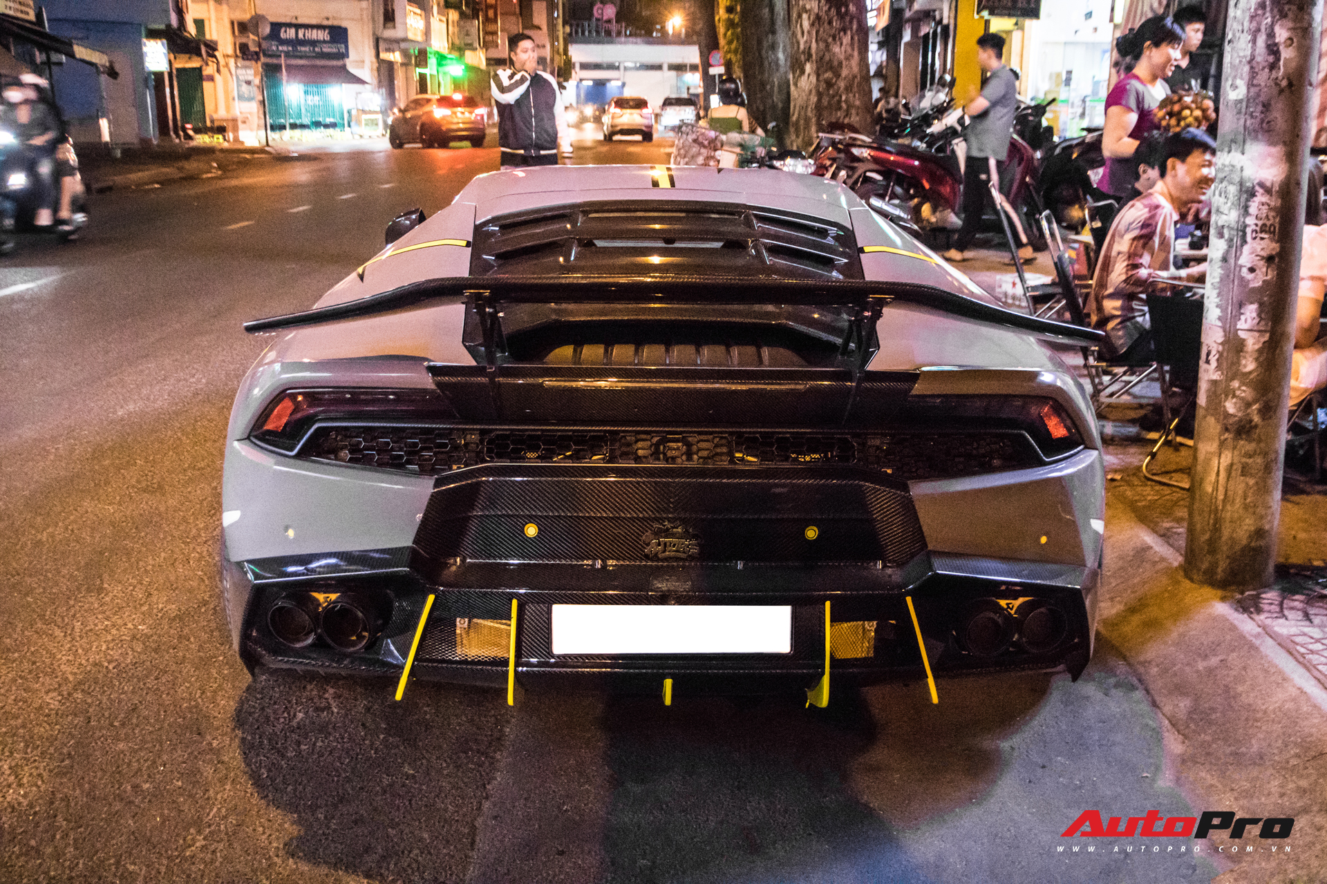 Cận cảnh Lamborghini Huracan độ Mansory lột xác với phong cách rạn nứt tại Sài Gòn - Ảnh 9.